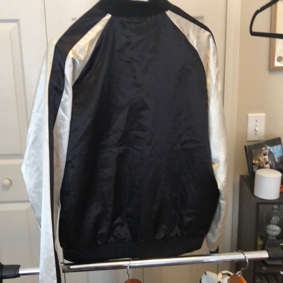 F21 satin bomber - Picture 6 of 7